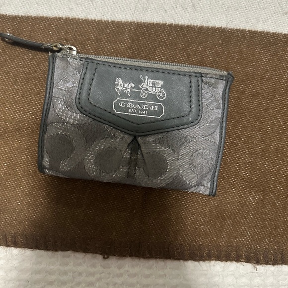 Coach Key / Coin Holder - Picture 2 of 5